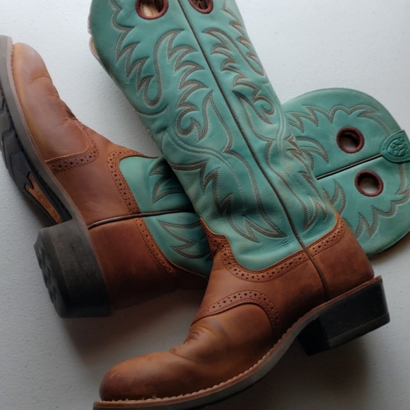 mint cowboy boots